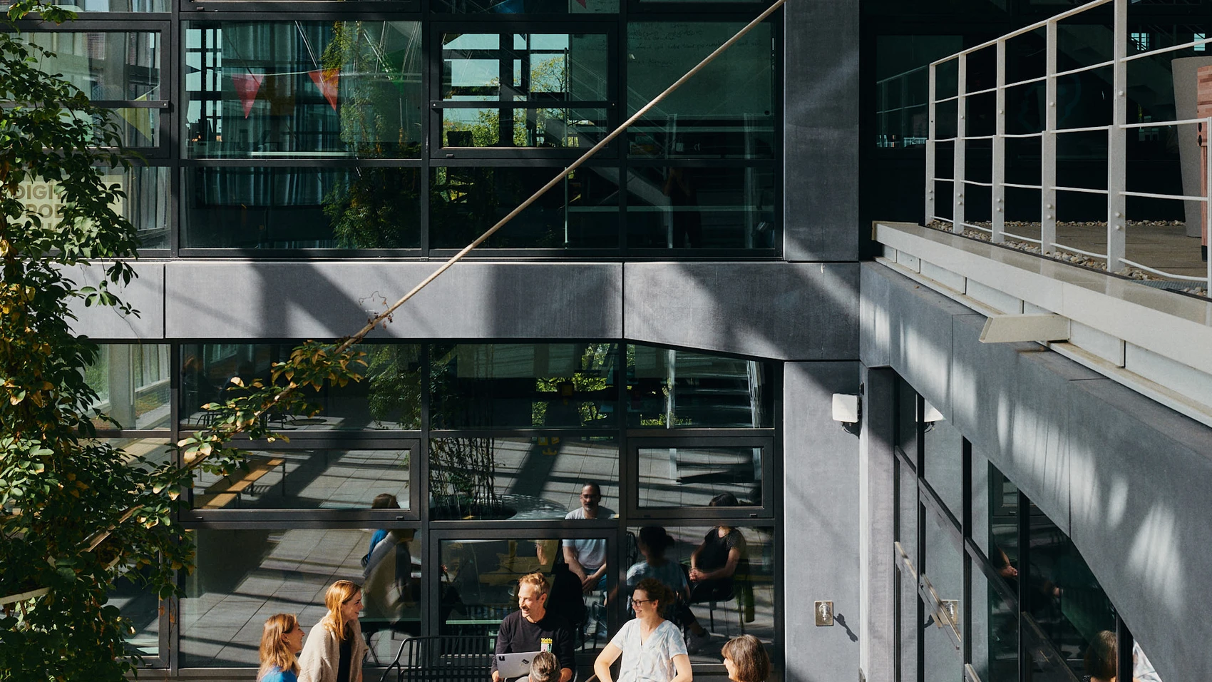 UnternehmerTUM - Munich Urban Colab - Coworkers discussing topics in open space