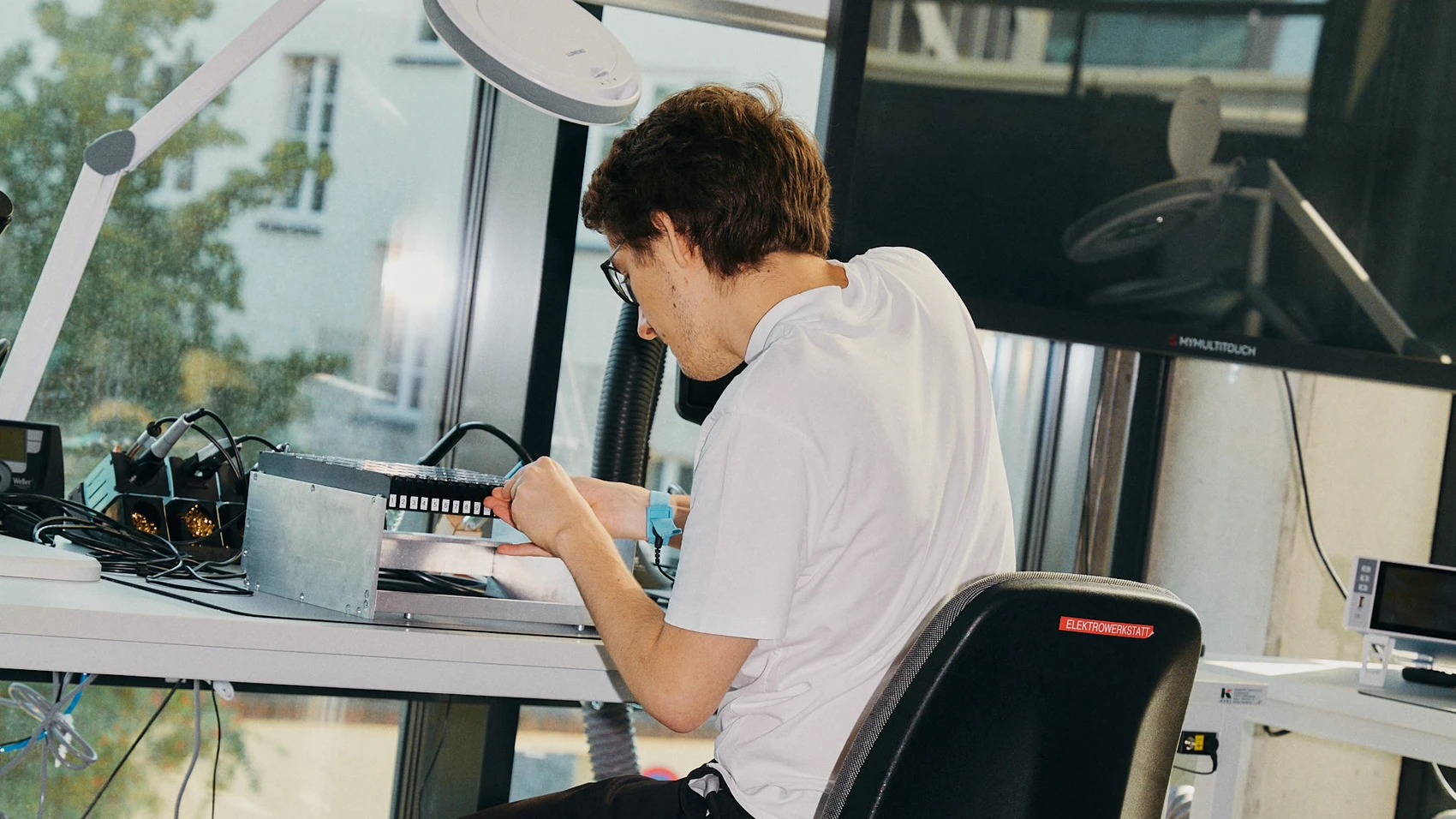 Makerspace Munich - Student solders mechanical parts