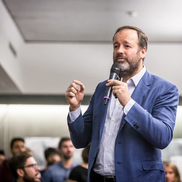 UTUM E Night 9514 hires