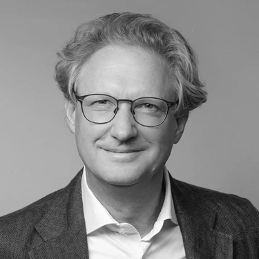 Portrait image Dr. Konstantin Reetz