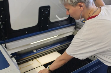 G LAS 001 E by women for women Laser Cutter for Beginners ENGLISH A