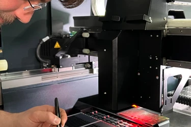 M EL 007 Elektronikfertigung komplexer Prototypen und Kleinserien im SMD Verfahren mit dem Bestucker Essemtec Fox D