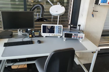 M ELE 01 Measuring station on the right